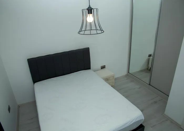 House With Balcony アパート