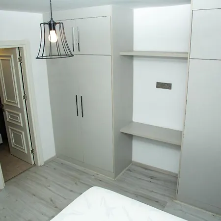 House With Balcony Апартаменты *